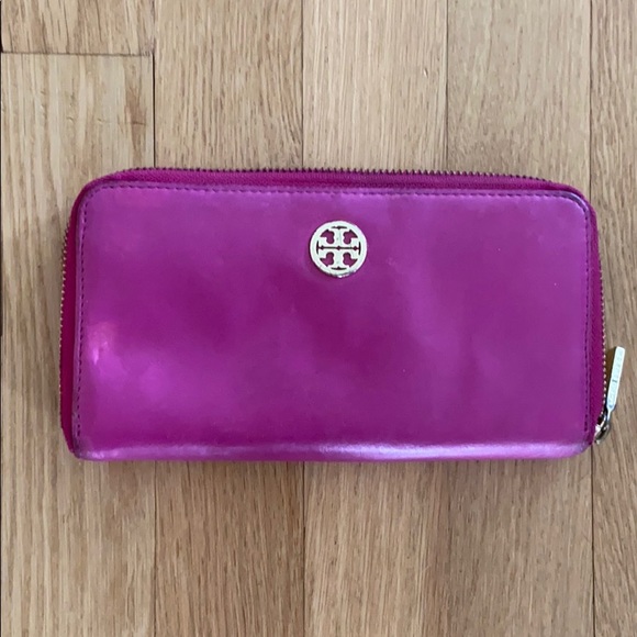Tory Burch Handbags - Tory Burch Leather Wallet
